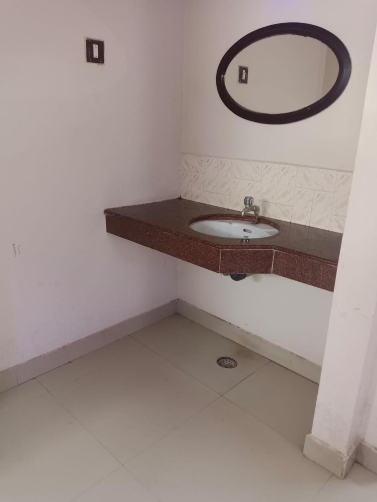 Sree Balaji Hotel - Lodge Kanyakumari Bagian luar foto
