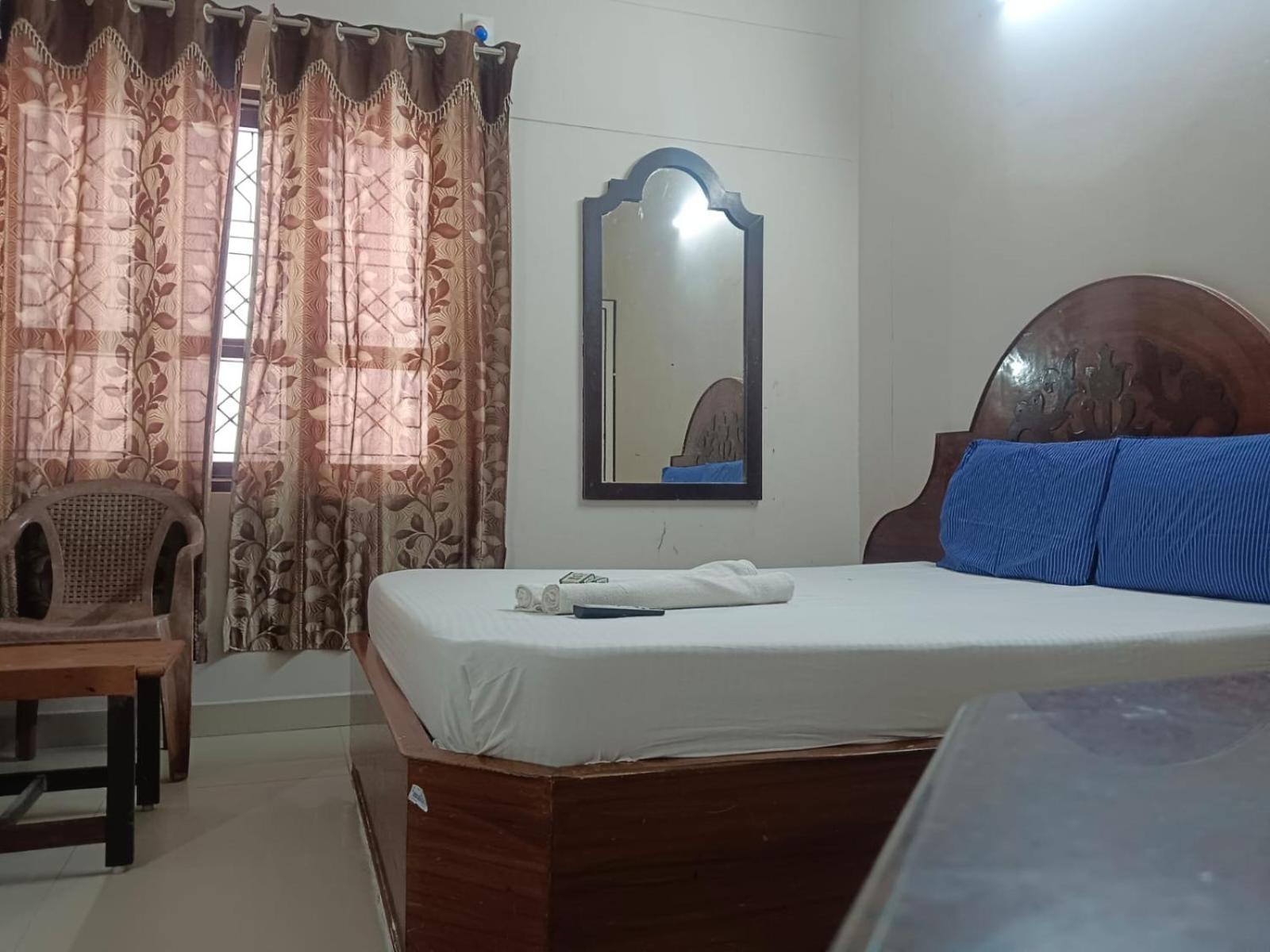 Sree Balaji Hotel - Lodge Kanyakumari Bagian luar foto