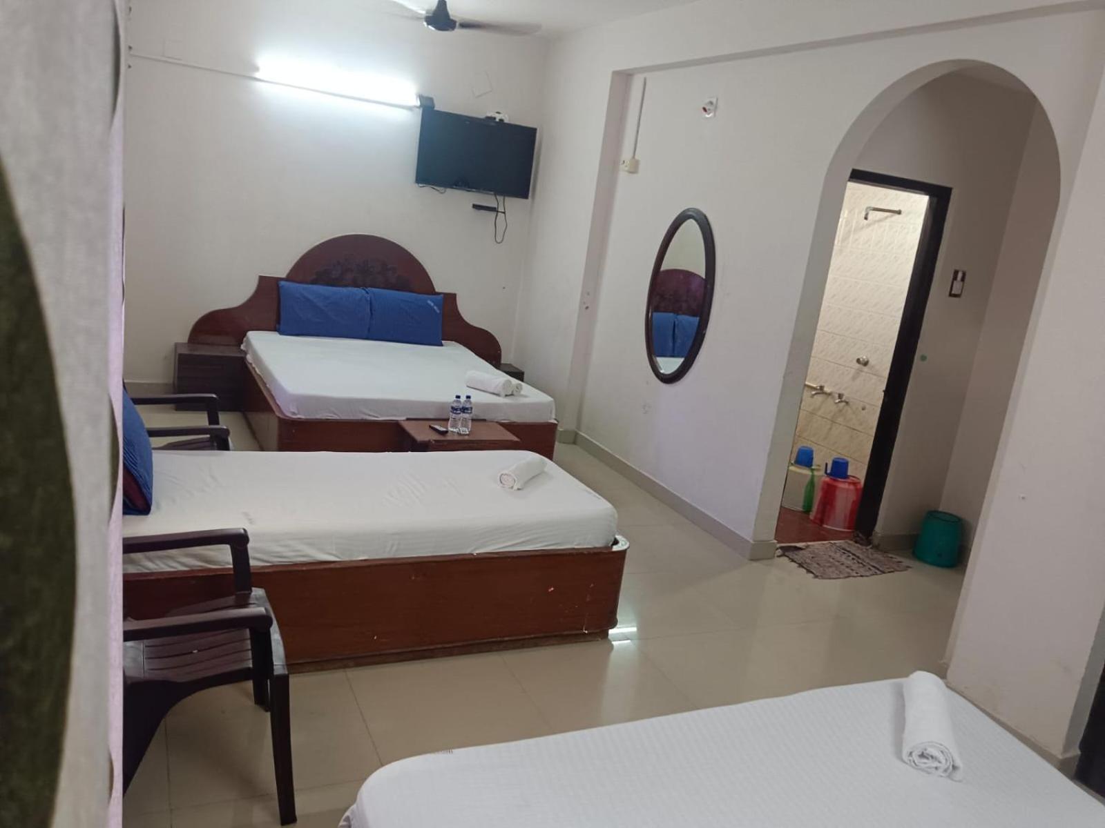 Sree Balaji Hotel - Lodge Kanyakumari Bagian luar foto