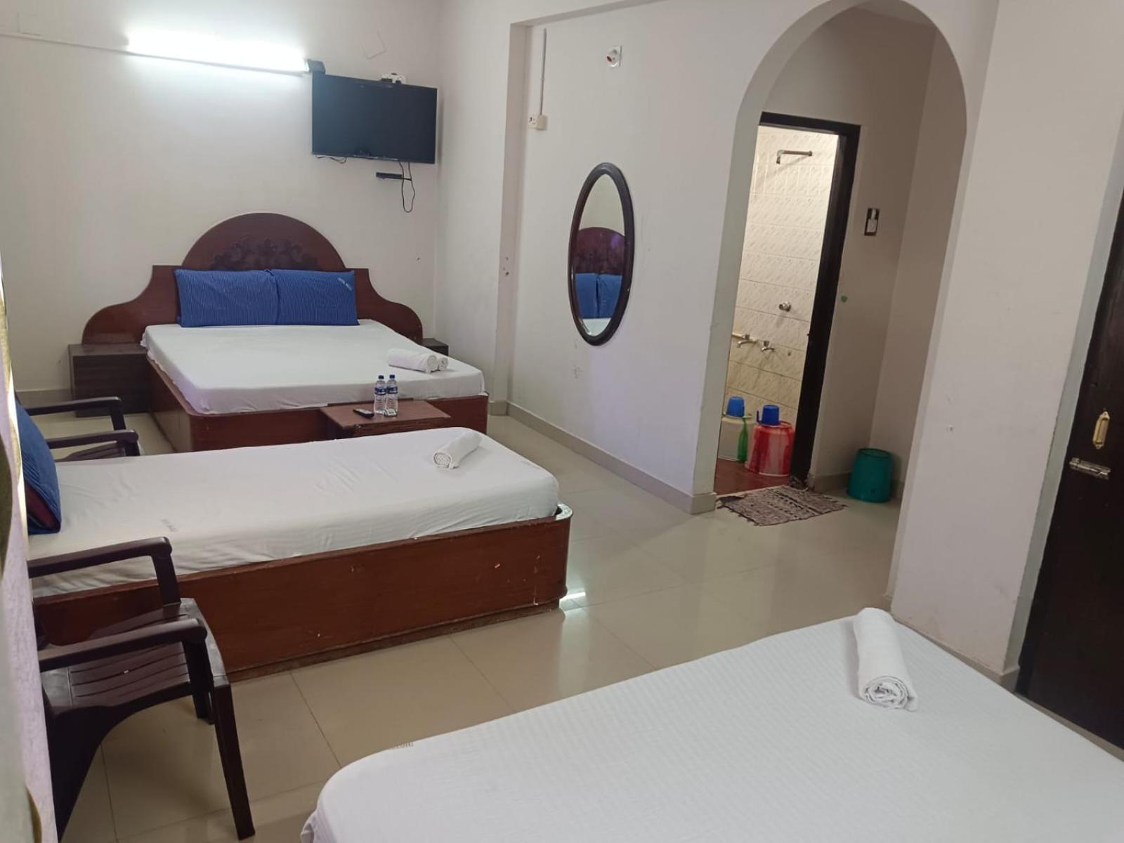 Sree Balaji Hotel - Lodge Kanyakumari Bagian luar foto